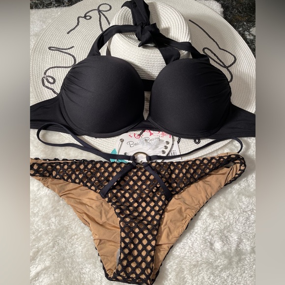 Victoria’s secret’s bombshell 34D or 34DD  and beach bunny bottoms combo - Picture 3 of 16